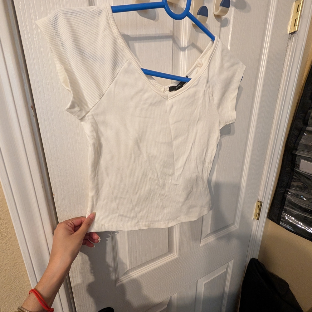 Forever 21 White V-Neck Short Sleeve Top